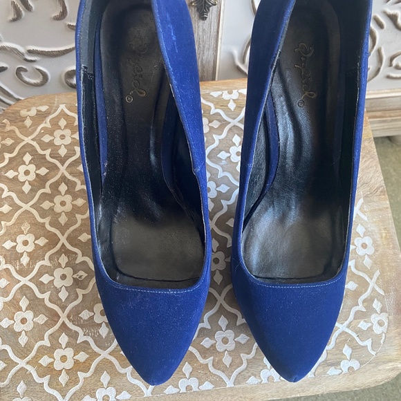 🆕️Qupid Faux Velvet Blue Platform Heels - Picture 5 of 10